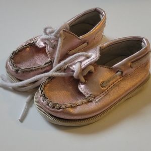 Size 4 toddler sperrys
